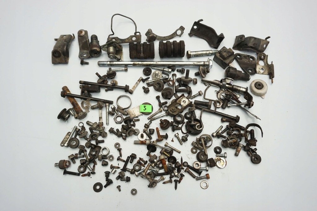 YAMAHA TZR 50 04-14 ŚRUBY ŚRUBKI