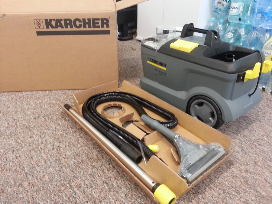 Моющий пылесос для машины. Karcher 10/1. Пылесос для химчистки Karcher Puzzi 10/1. Пылесос Керхер Пуззи 10/1. Моющий пылесос Karcher Puzzi 10/1.