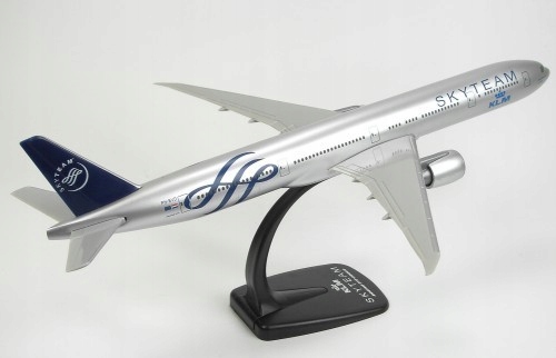 Купить Модель самолета Boeing 777-300ER KLM Skyteam 1:200: отзывы, фото, характеристики в интерне-магазине Aredi.ru