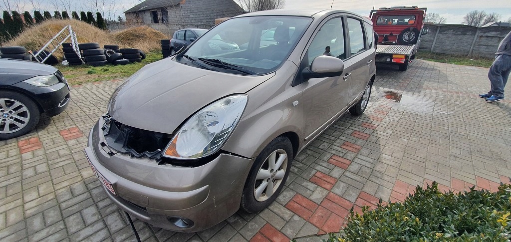 Nissan Note 2008r Po kolizji klimatronic 1.DCI