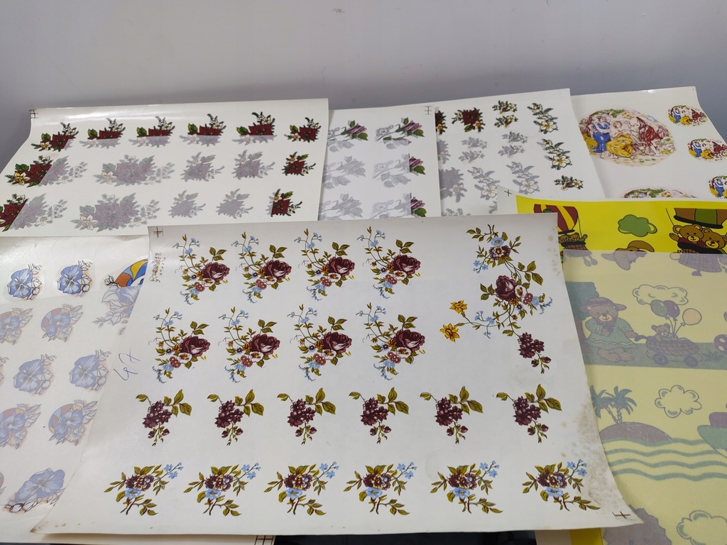 Zestaw kalkomanii ceramicznej naszkliwna z lat 80