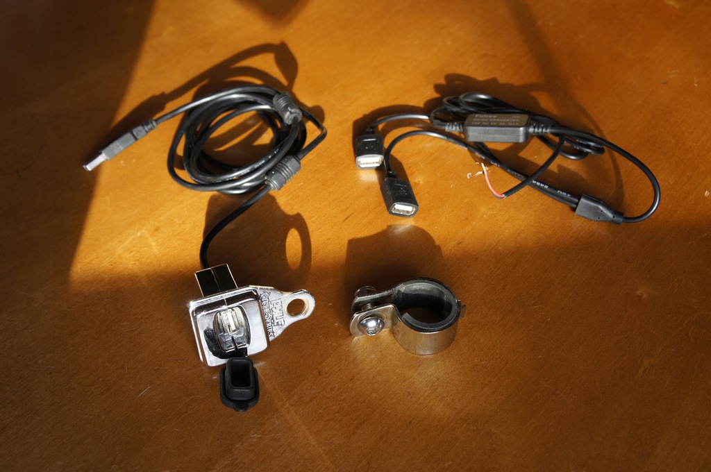 Gniazdo USB CHROM Harley 25,4 mm PYLE CYCLE SERIES