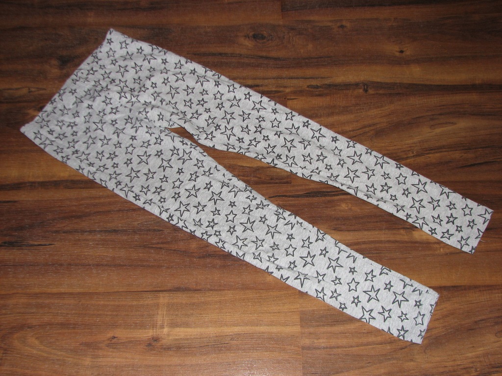 **Fajne legginsy getry w gwiazdki 146