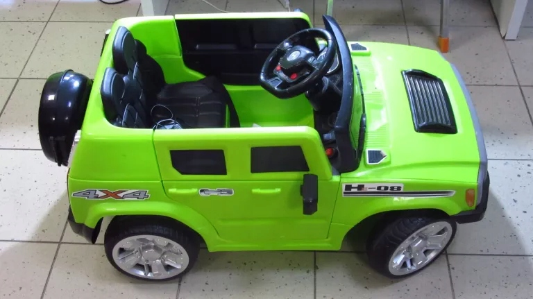 AUTO TERENOWY HUMMER VELOCITY Z PILOTEM