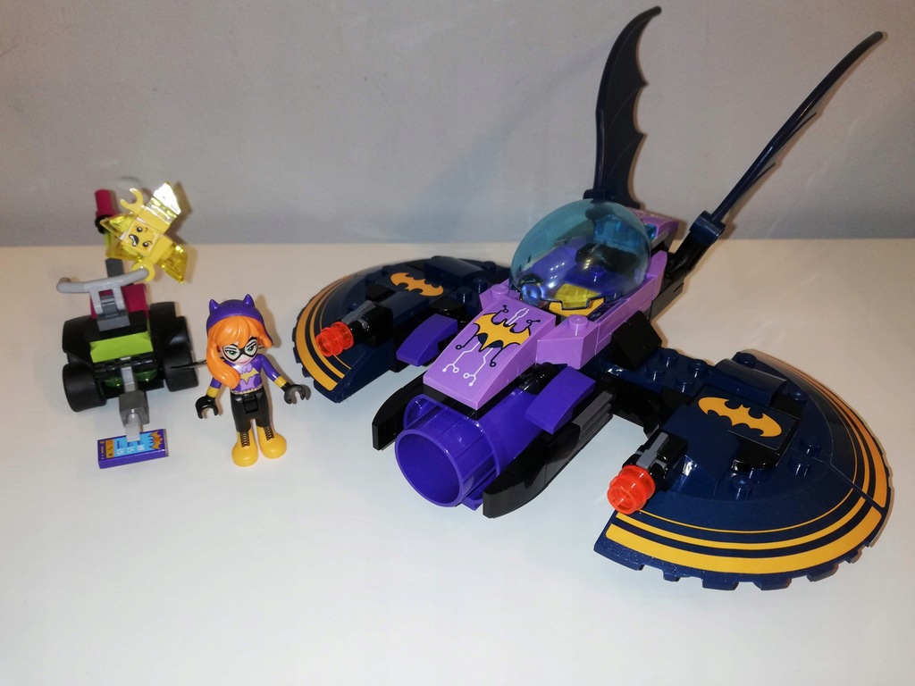 lego hero girl 41230 pościg batjetem