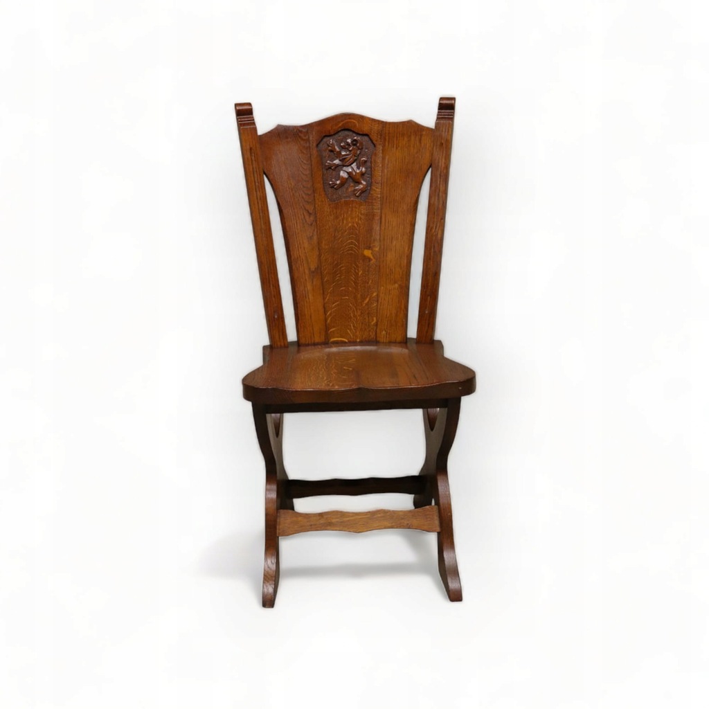 8459 rzeźbione krzesło dębowe z herbem