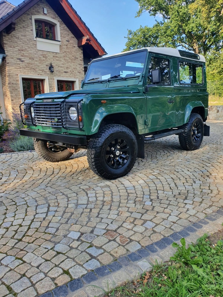 Land Rover Defender 90 9904523880 oficjalne archiwum