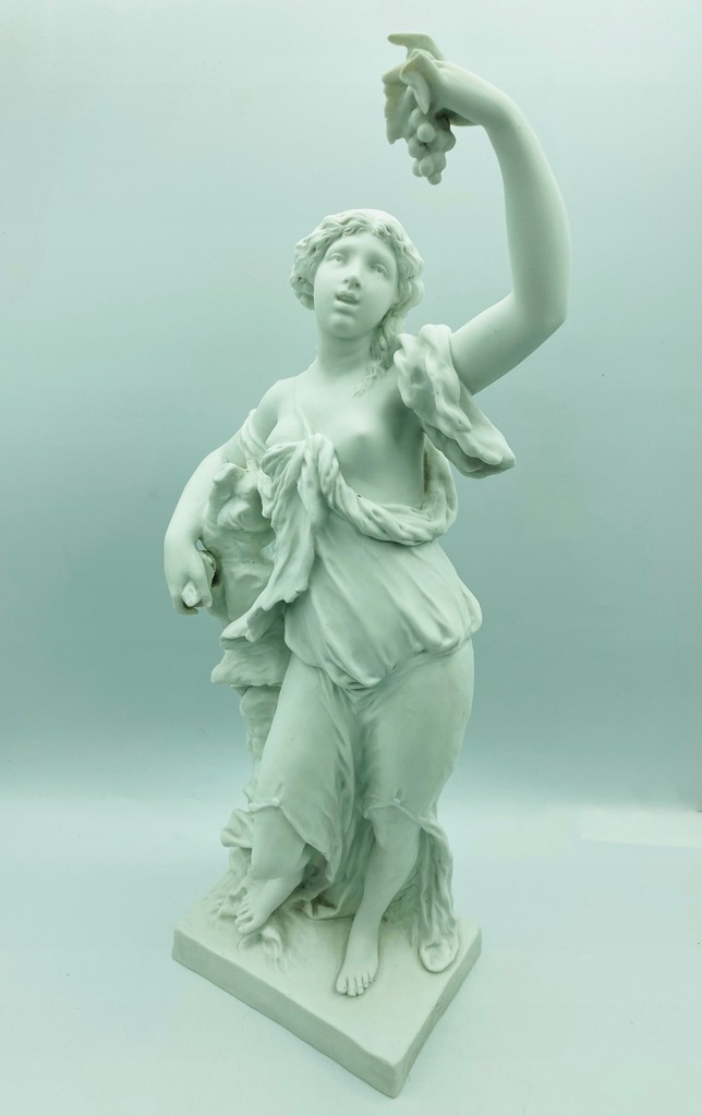 Figura Kobieta z Winogronem Sevres Biskwit XIX