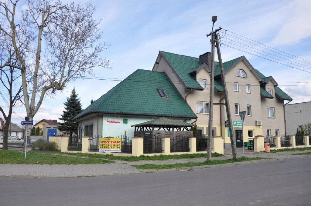 Fabryka, Sieradz, Sieradzki (pow.), 668 m²