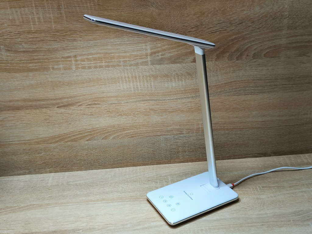 Lampka biurkowa z ładowarką indukcyjną NILA MA001