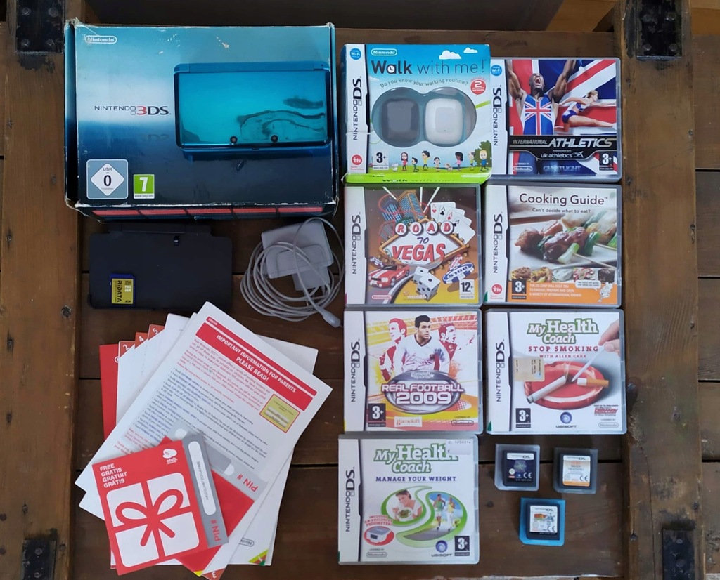Konsola 3DS + 9 gier, ładowarka i stacja dokująca