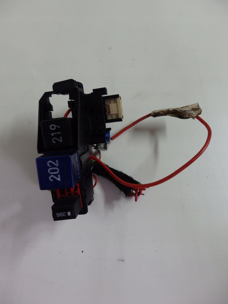 PRZEKAŹNIK POMPY PALIWA AUDI A4 B6 1.9 TDI