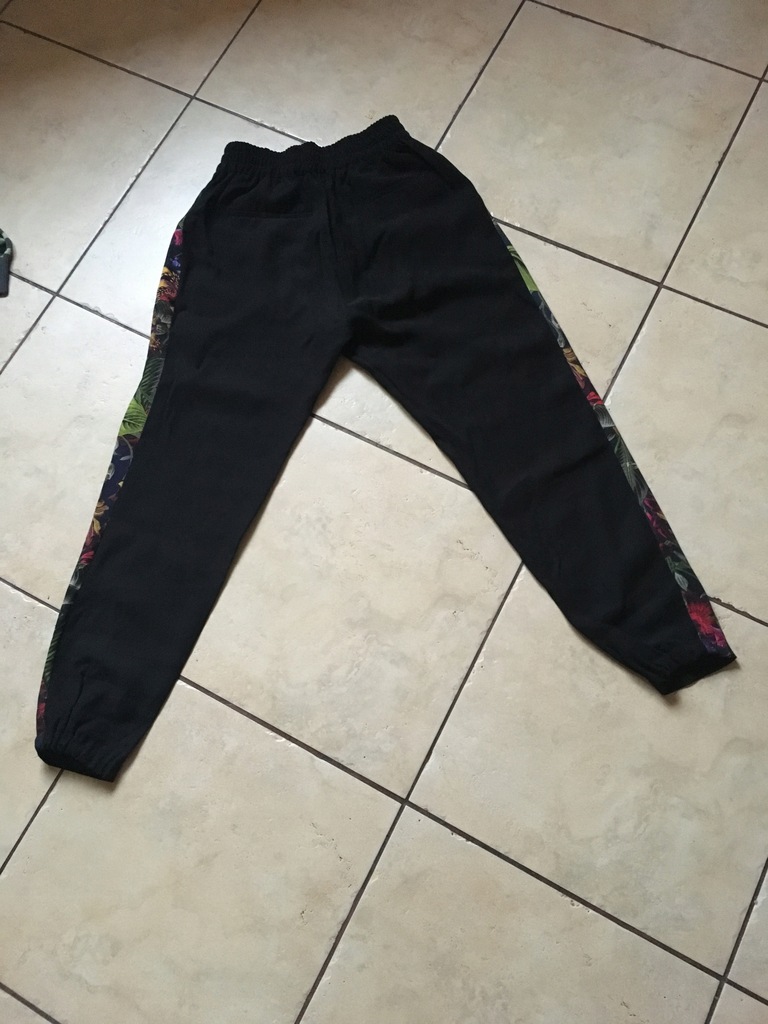 Materiałowe spodnie damskie Reserved - S - NOWE