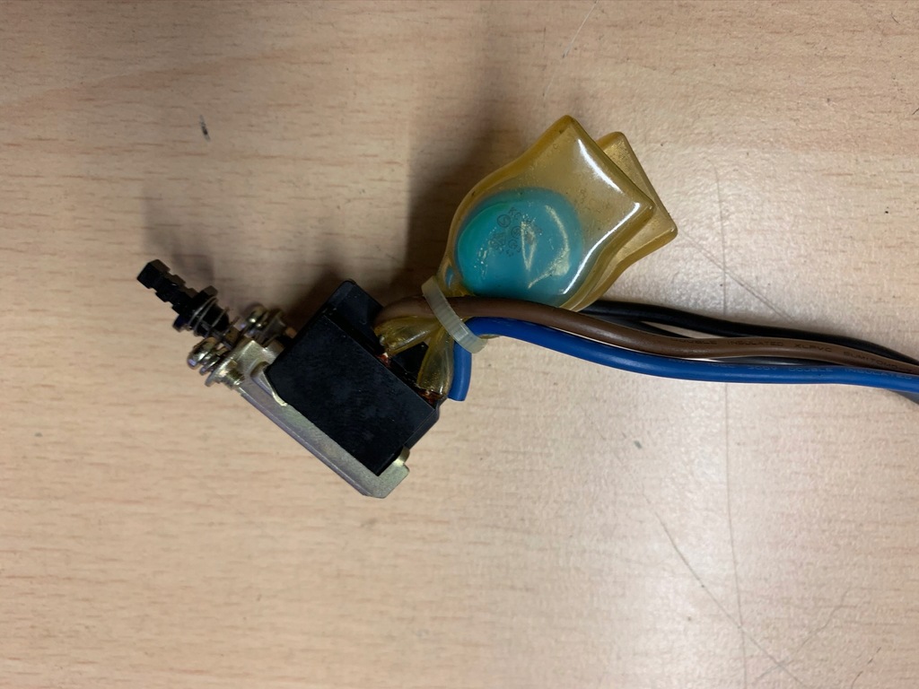 Włącznik sieciowy ESB-90227S do Technics SU-V505