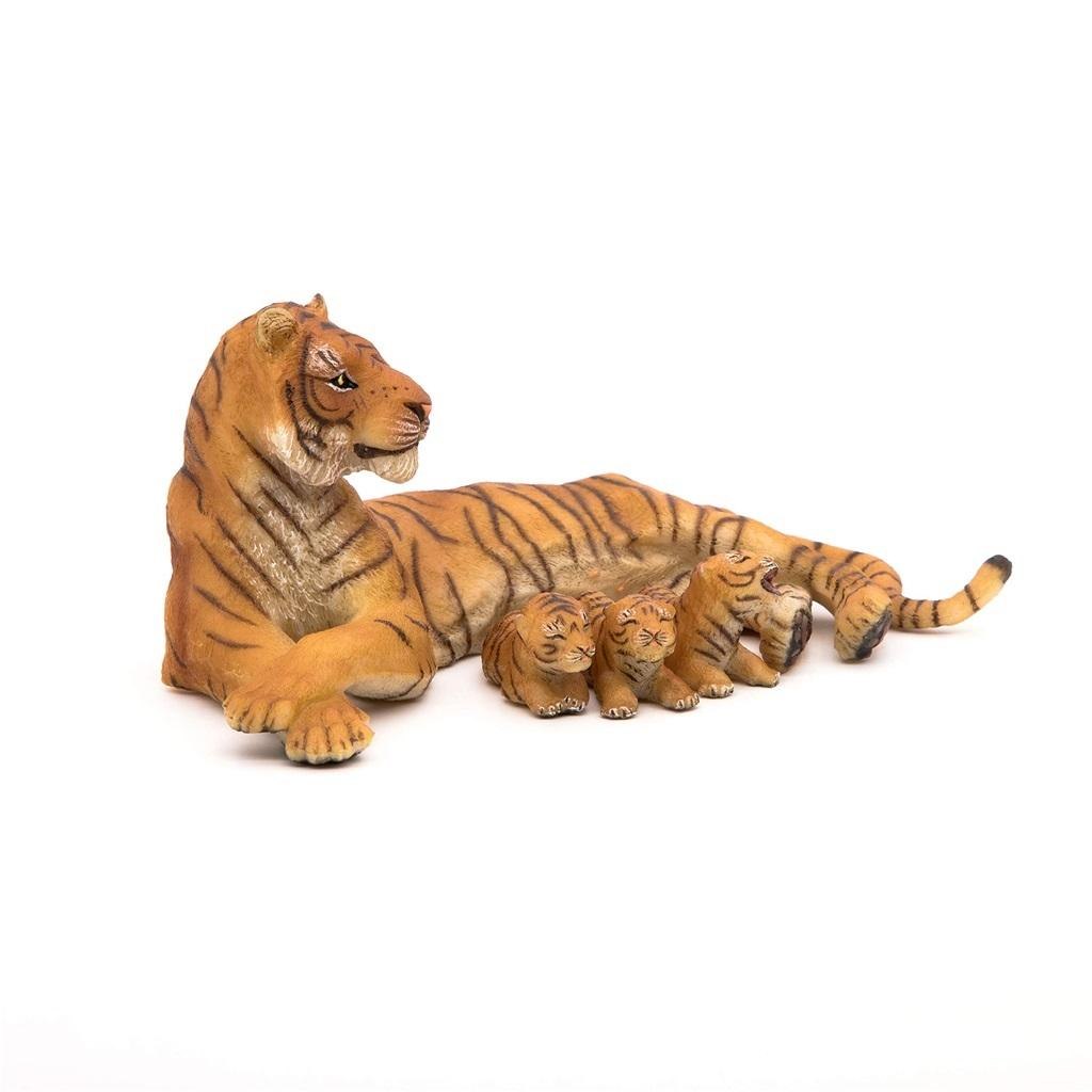 Tygrysica leżąca z młodymi
