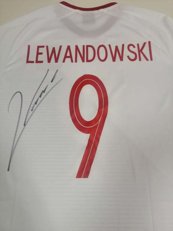 Robert Lewandowski - koszulka z autografem