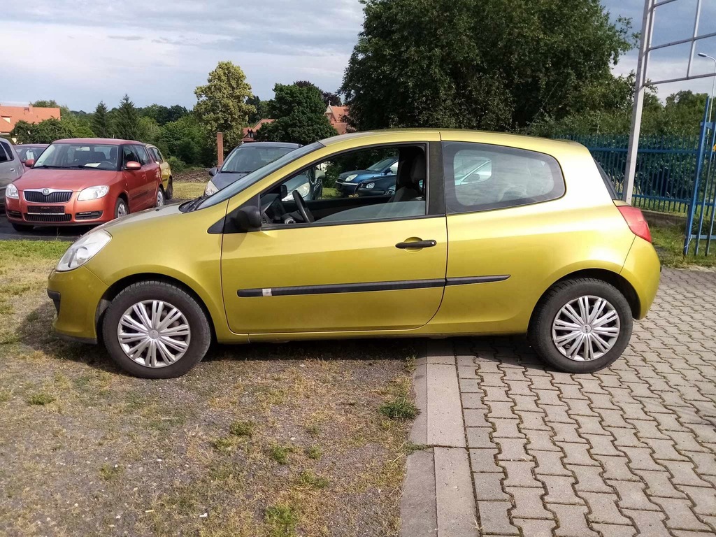 RENAULT CLIO III 1.2 16V 78 KM