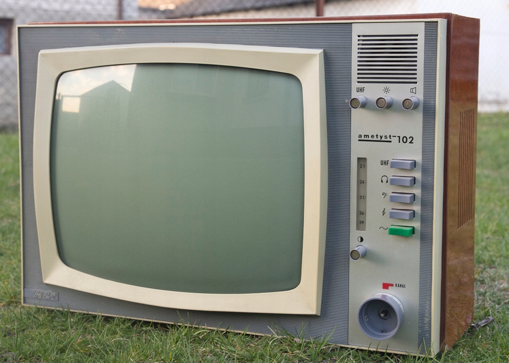 Stary telewizor lampowy Ametyst 102 BCM