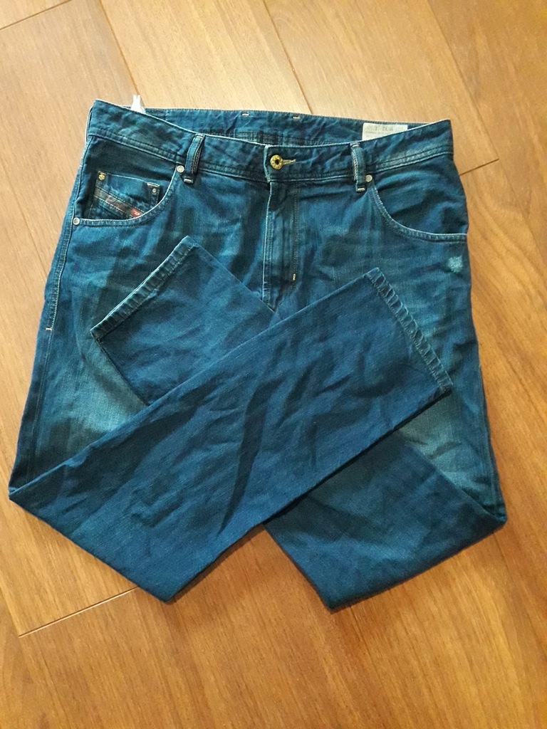 Spodnie jeansowe zwężane r. 32/30 Diesel