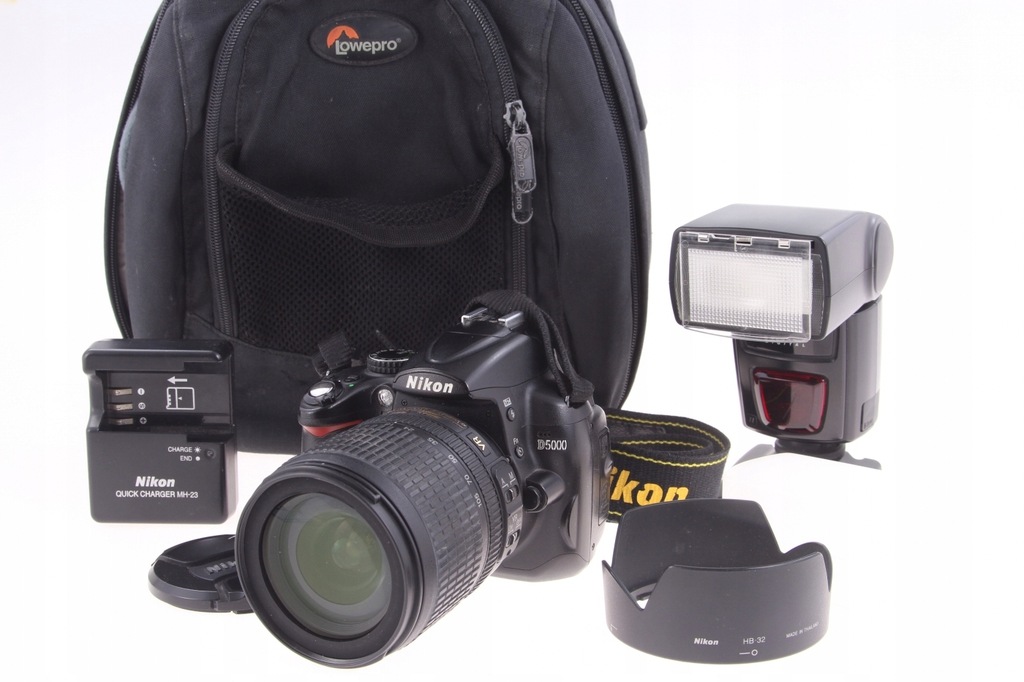 Nikon D5000 + 18-105mm VR