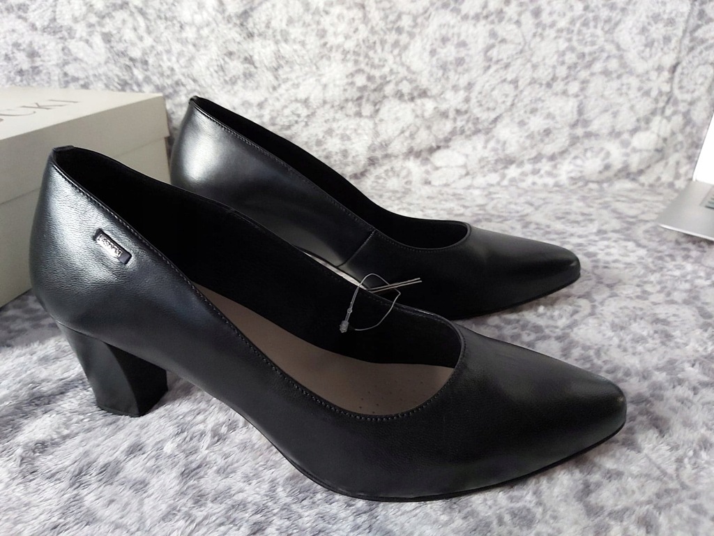 piękne czarne pantofle Lasocki nowe!