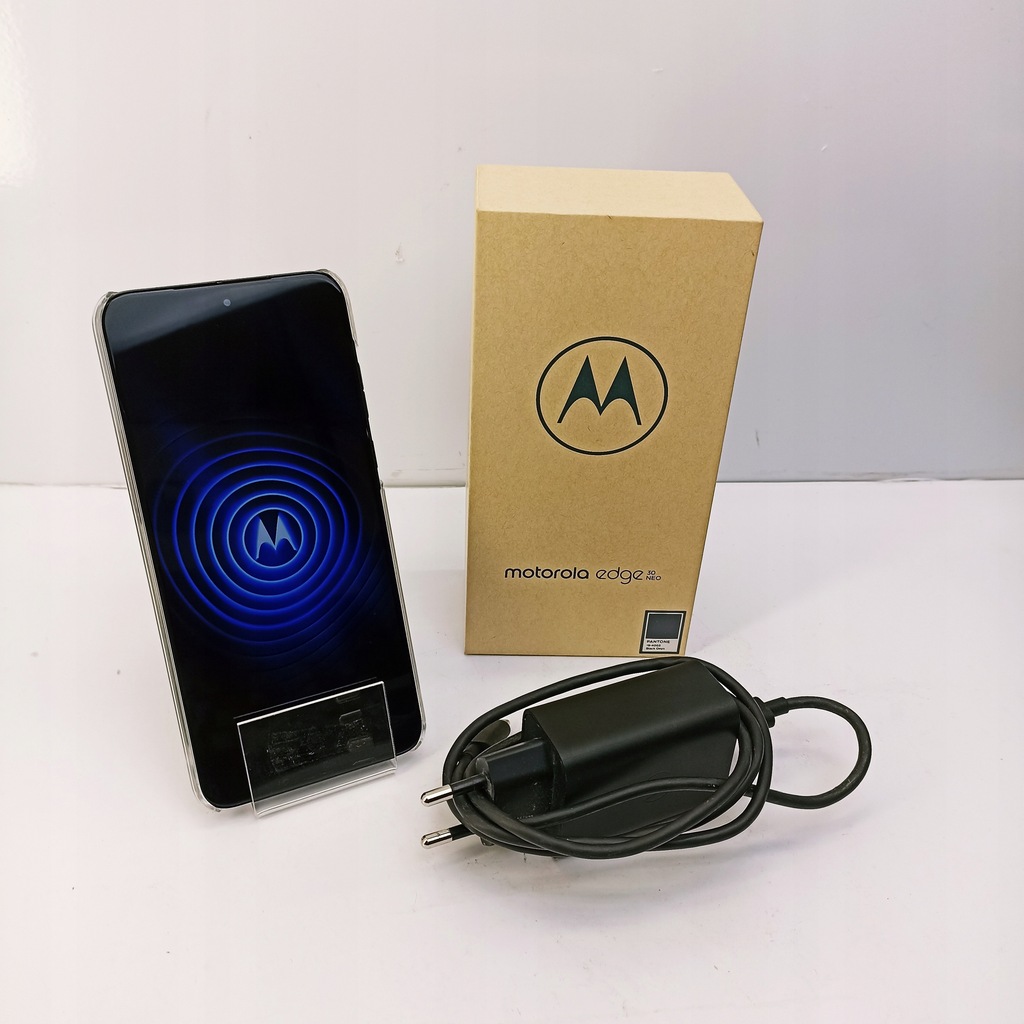 Smartfon Motorola Edge 30 Neo 8 GB / 128 GB czarny