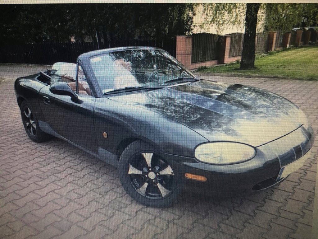 Samochód Mazda MX5 1.6 KAT