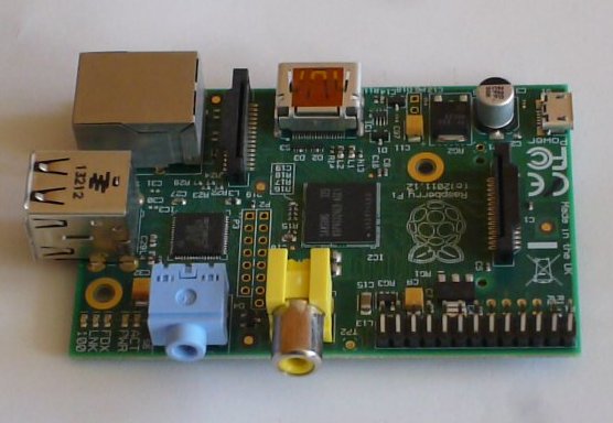 Mikrokomputer Raspberry Pi 1 Model B + SD 16 GB z systemem