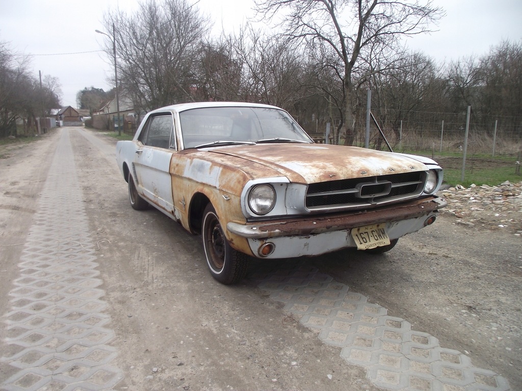 1965 Ford Mustang Coupe, manual.