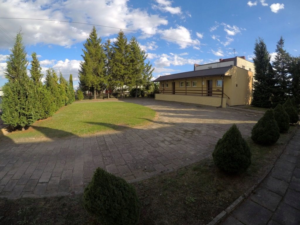 Komercyjne, Lipski (pow.), 906 m²