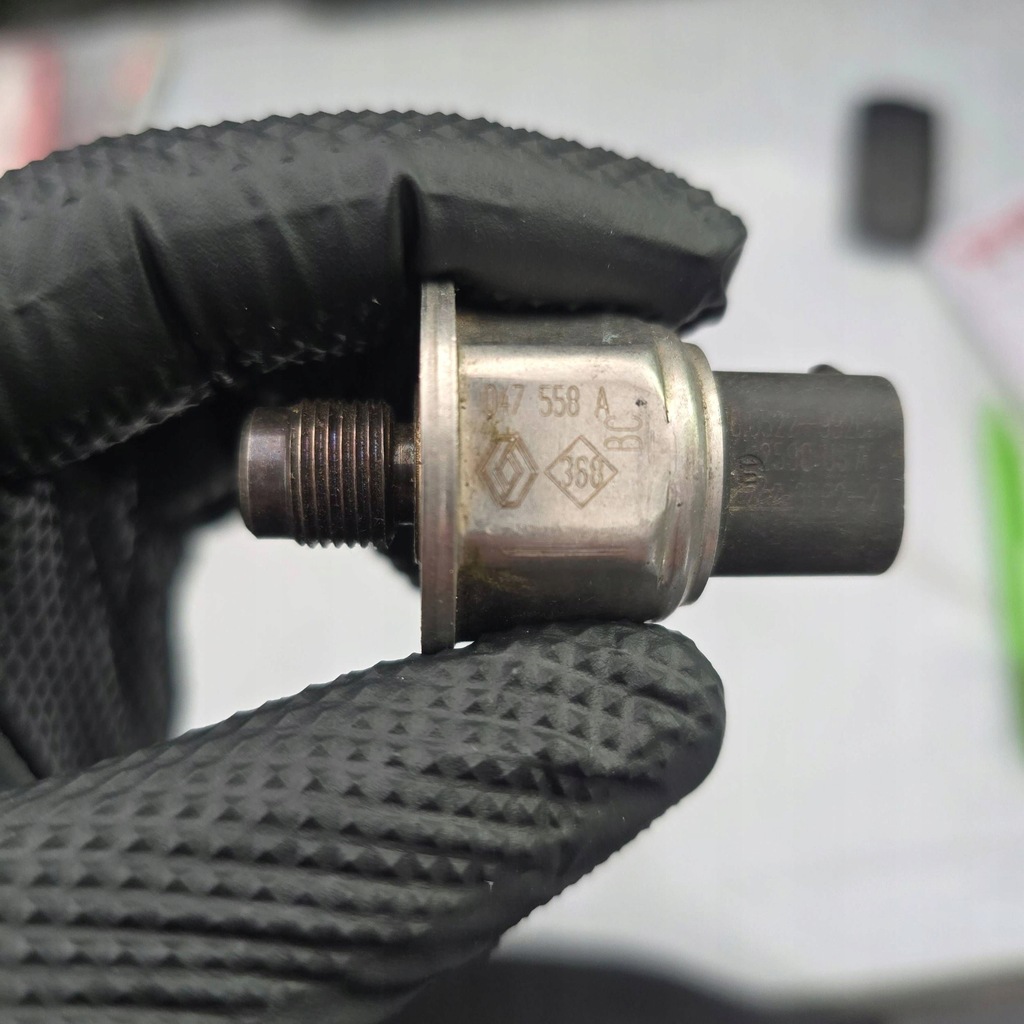 Renault Laguna II 2006 047558a Czujnik ciśnienia paliwa 047558a