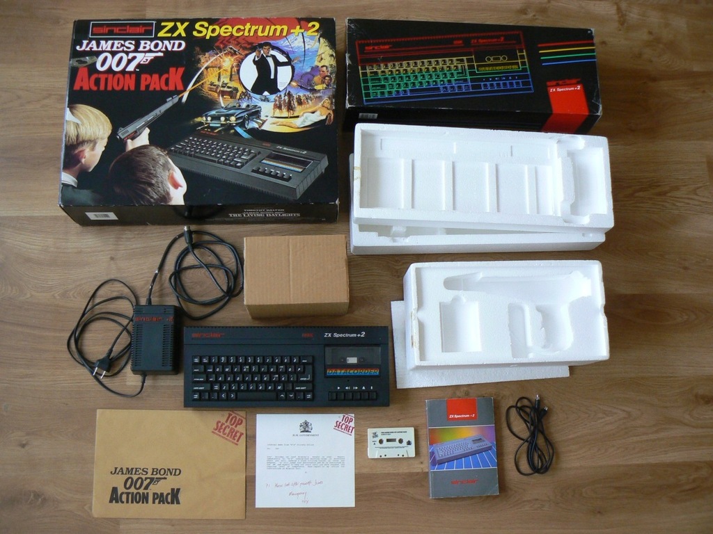 Komputer Sinclair ZX Spectrum +2 128K James Bond 007 Action Pack