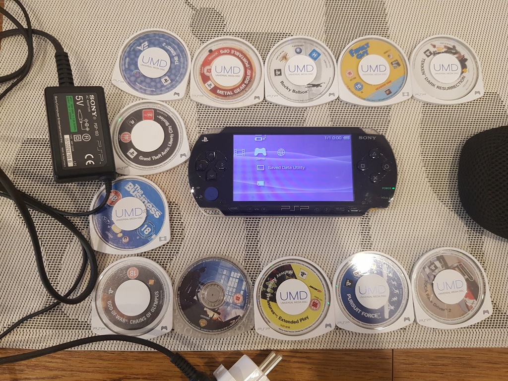 Konsola Sony PSP plus gry PSP-1003