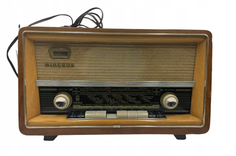 RADIO MINOLA MINERVA STARE RADIO LAMPOWE