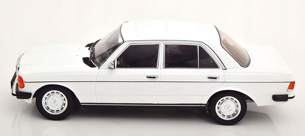 Купить Модель Mercedes 230E W123 1975 г. в масштабе 1:18 KK: отзывы, фото, характеристики в интерне-магазине Aredi.ru