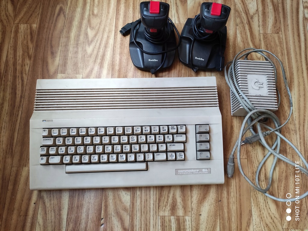 Commodore C64C + z akcesoriami