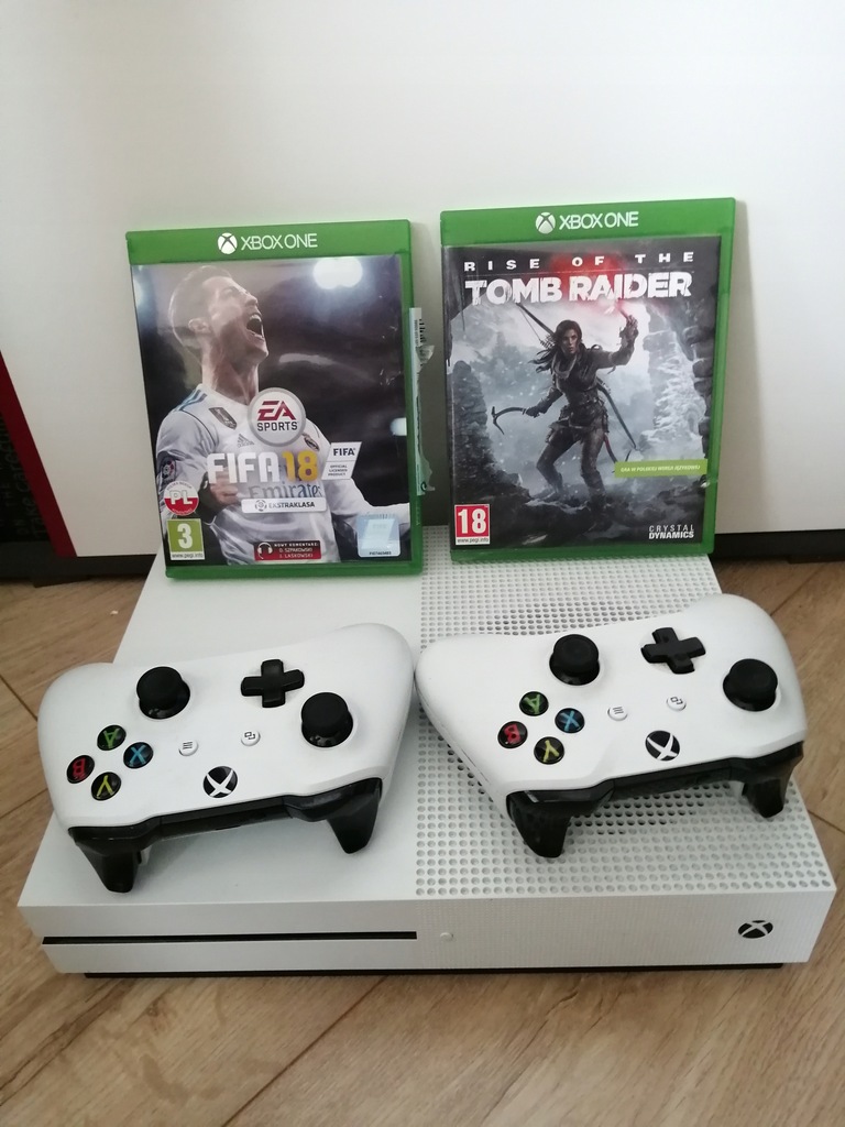 Xbox One S 500 GB 2 pady 3 gry