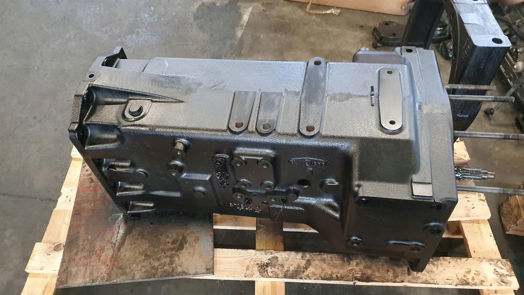 SKRZYNIA BIEGÓW 87613143 NEW HOLLAND T5 T5.115