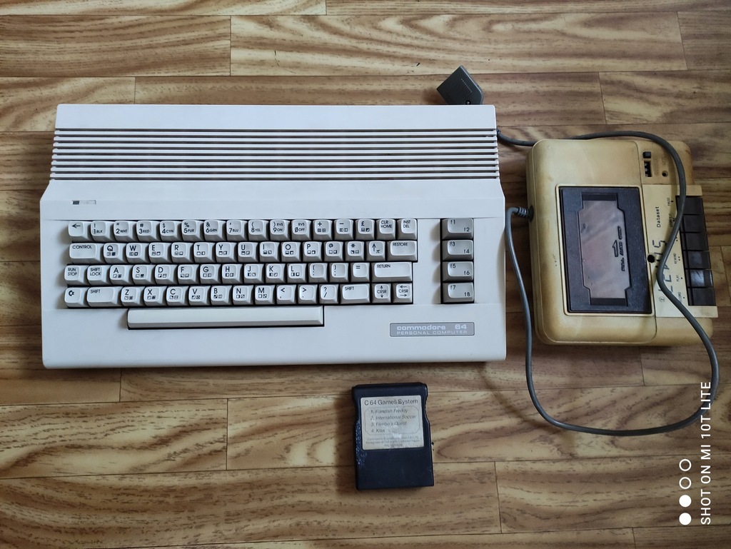 Commodore C64C + z akcesoriami