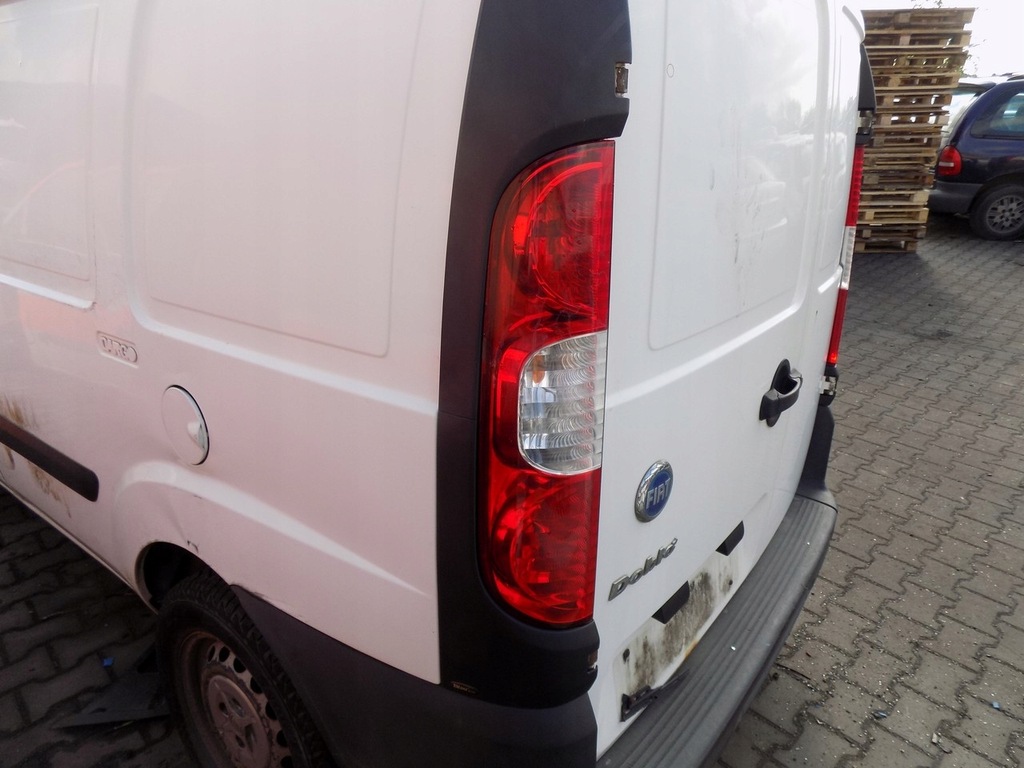 KOMPLENY TYŁ DRZWI ZDERZAK LAMPA FIAT DOBLO I 249