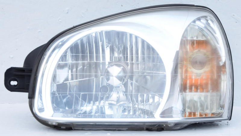 HYUNDAI SANTA FE 0106r LAMPA LEWA PRZEDNIA EUROPA