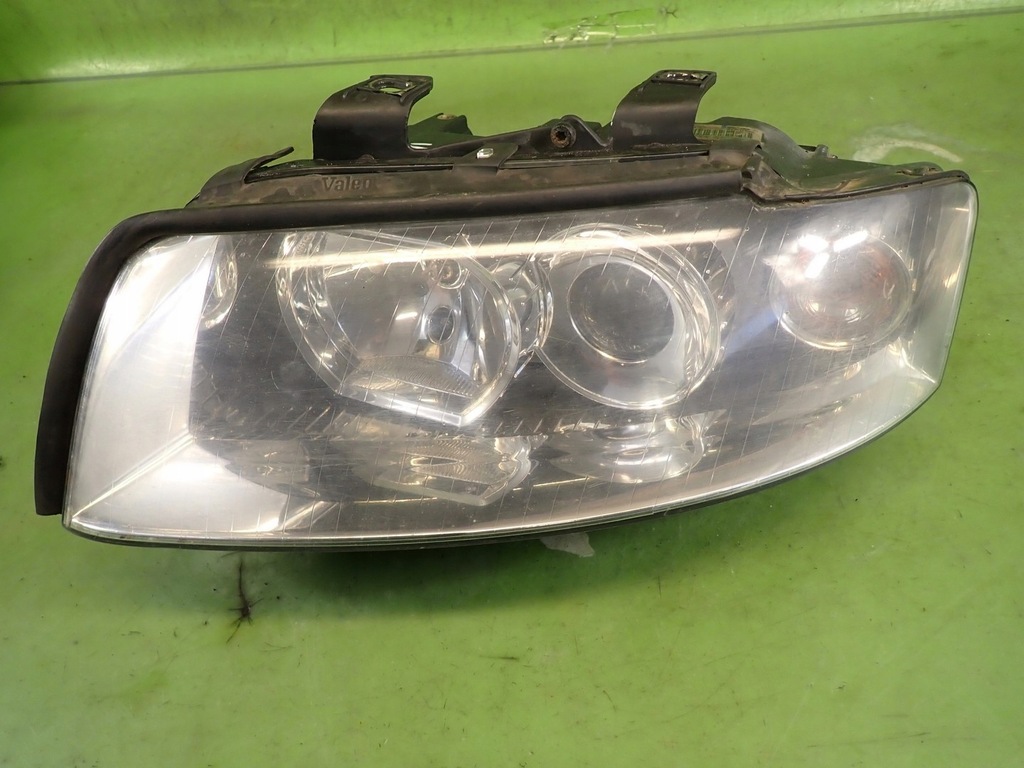 Reflektor lewy lampa przód AUDI A4 B6 02r