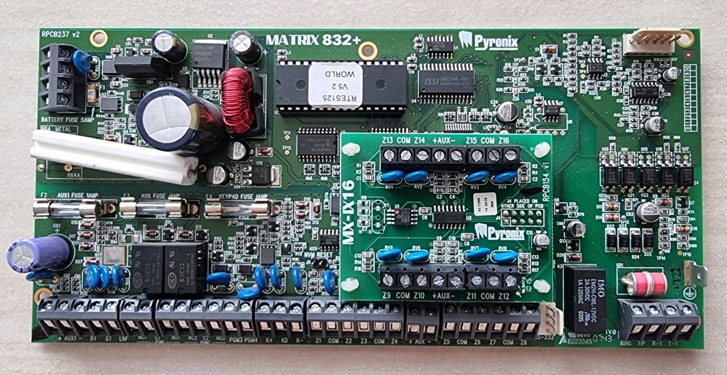 CENTRALA ALARMOWA PYRONIX MATRIX 832+ i EKSPANDER