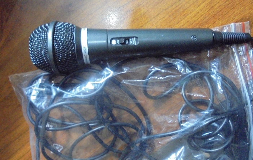 Mikrofon dynamiczny do karaoke wokalowy FIRST