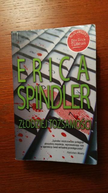 "Złodziej tożsamości" Erica Spindler