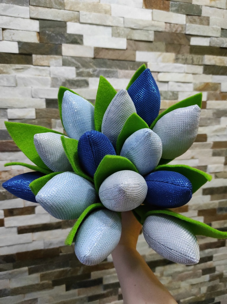 Tulipany szyte BUKIET 13szt niebieski chaber