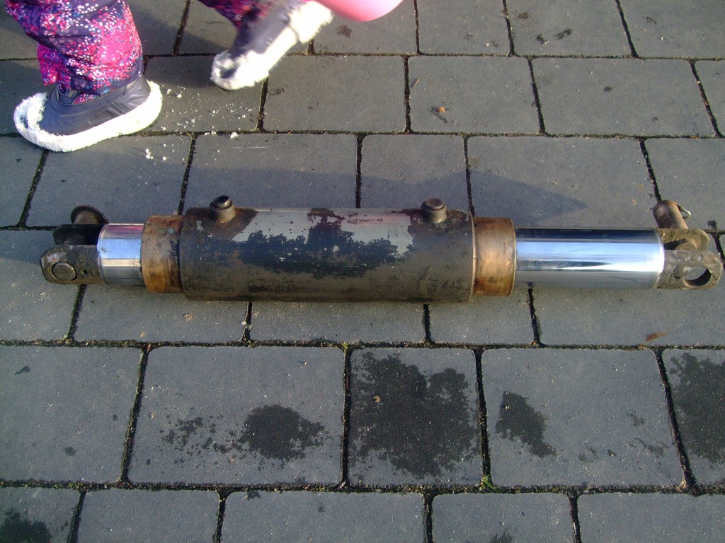 SIŁOWNIK WSPOMAGANIA UKŁADU KIEROWNICZEGO