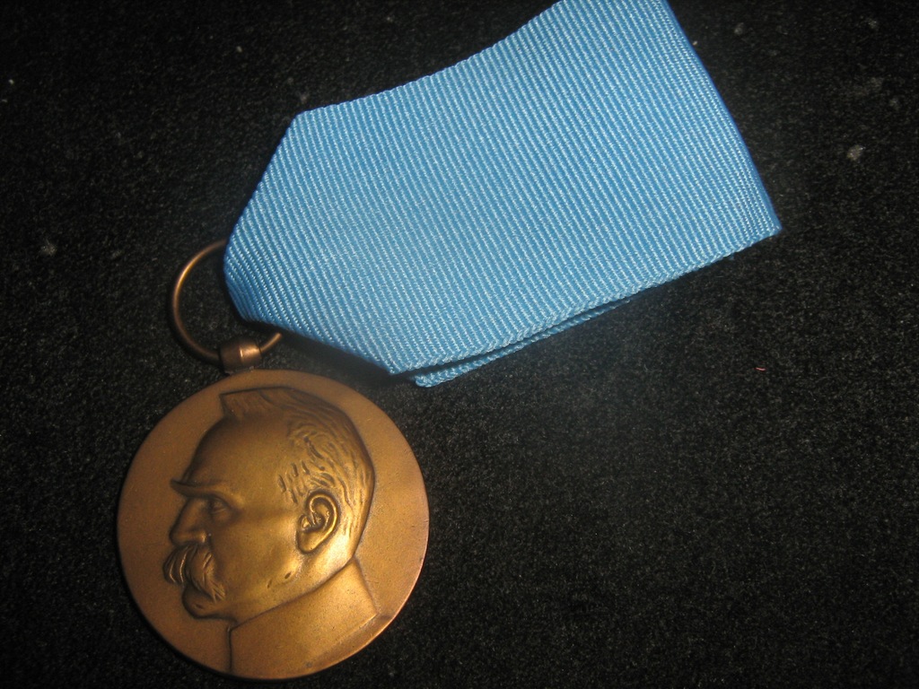 MEDAL DZIESIĘCIOLECIA ODZYSKANIA NIEPODLEGŁOŚCI