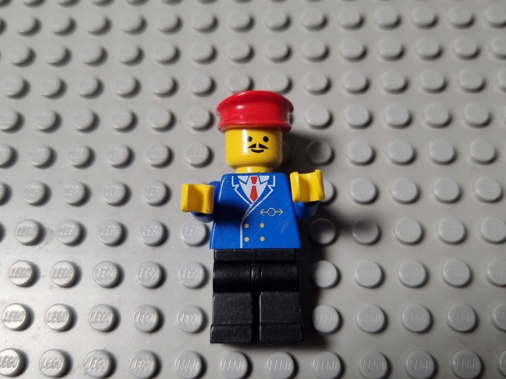 KLOCKI LEGO LEGOLAND VINTAGE ELEMENTY: FIGURKA TRAINS POCIĄG KOLEJKA LUDZIK
