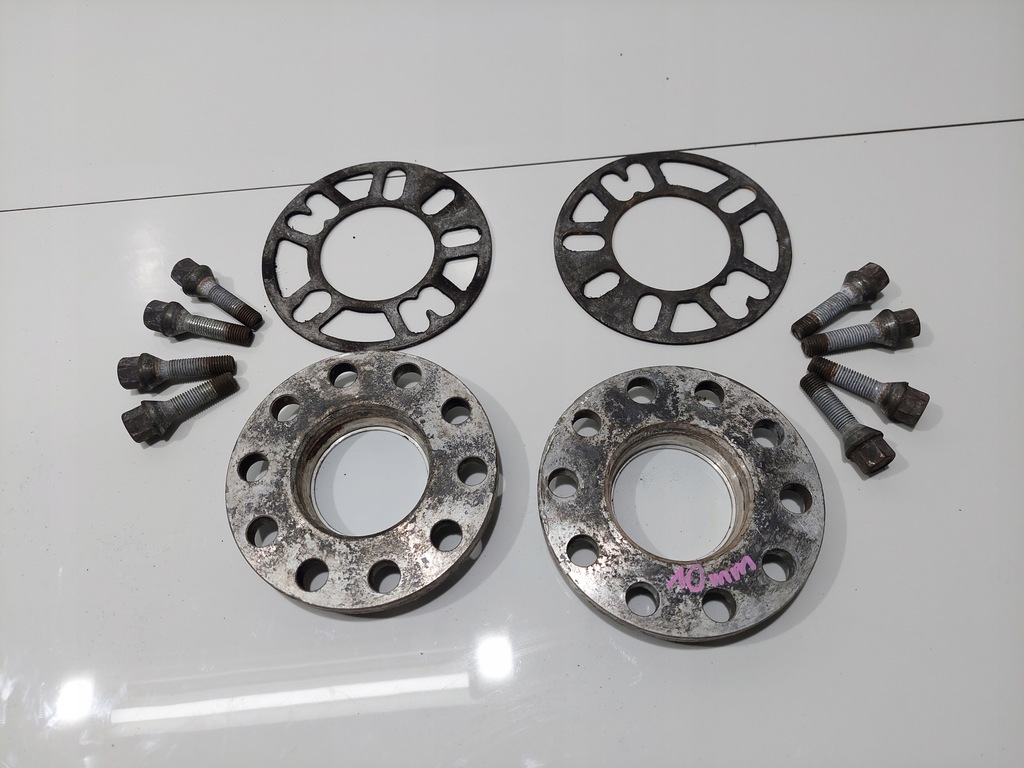 BMW E60 E61 E90 DYSTANSE 10MM ŚRUBY KPL